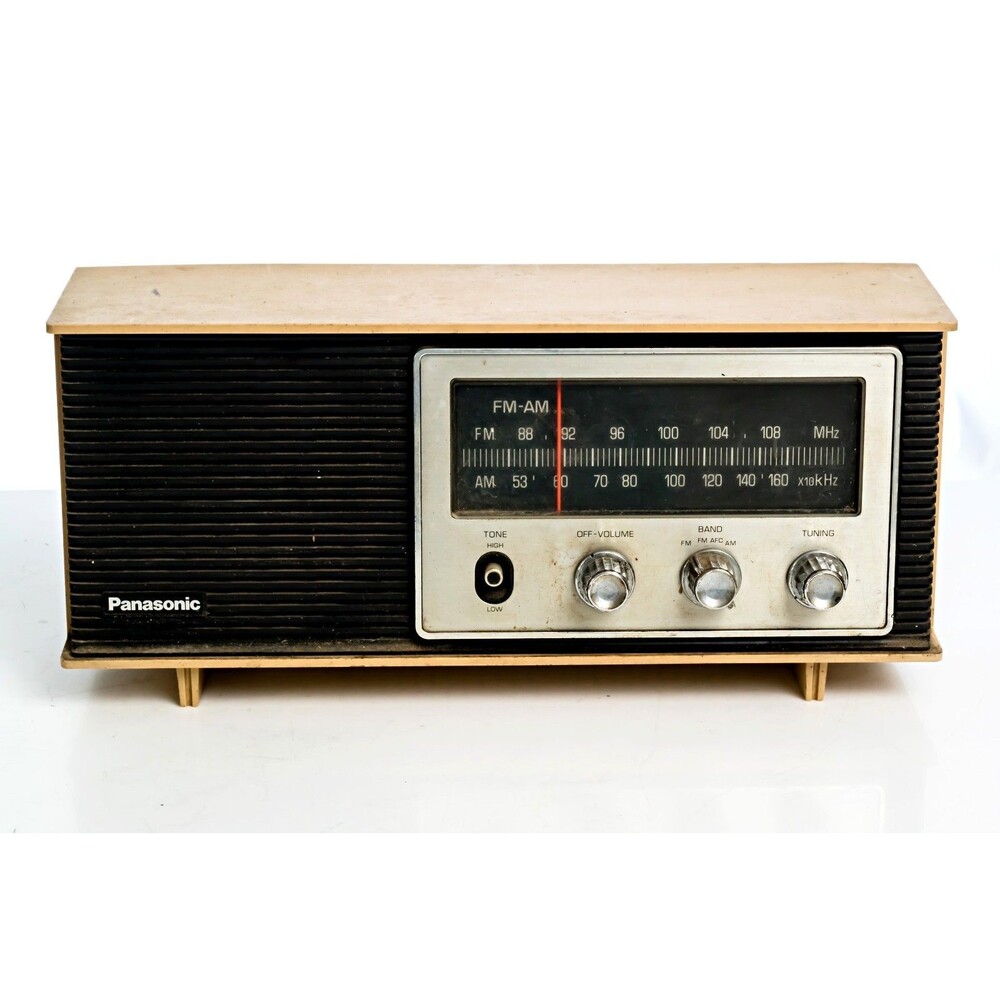 Panasonic RE-6283 Am/Fm Tabletop Radio, Beige Case, Silver Knobs MCM Style Works